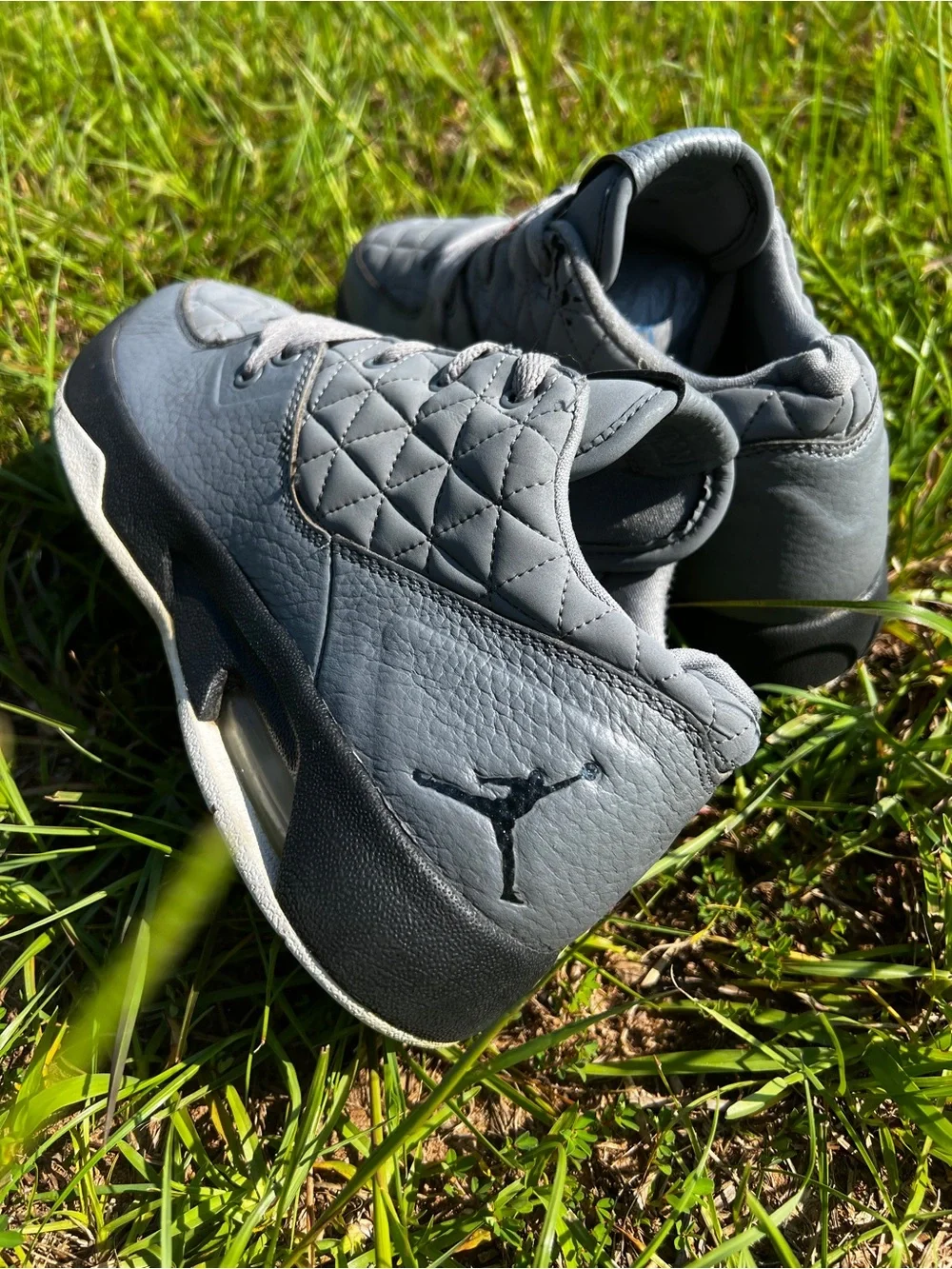 CLEAN Air Jordan size 8 Mens Clutch Grey Casual Shoes